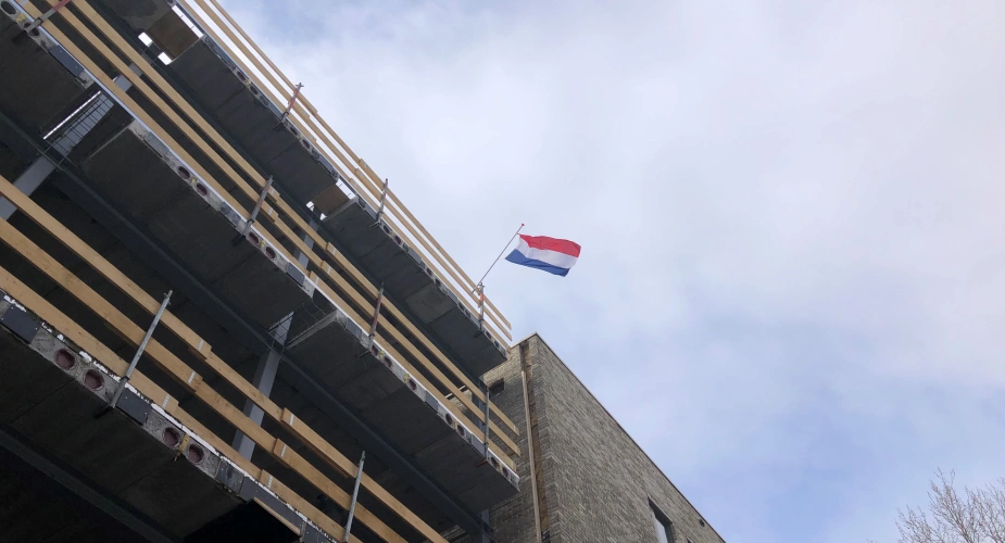Pannenbier nieuwbouw de Sluis gevierd