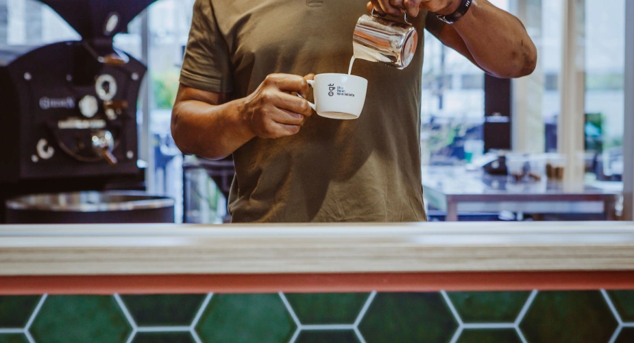 Koffiebranden als verbindende factor voor patienten en medewerkers Van der Hoeven Kliniek